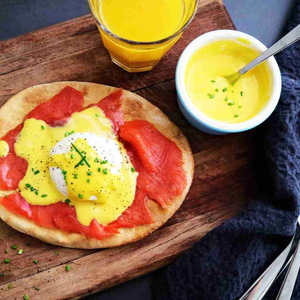 Lika Paas toast met zalm, ei en hollandaise saus